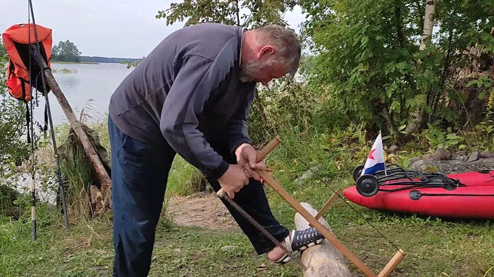 Лучковая пила в действии ...